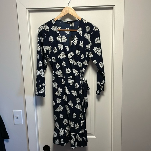 NWT Dark navy and floral print wrap dress in Medium - Picture 1 of 5